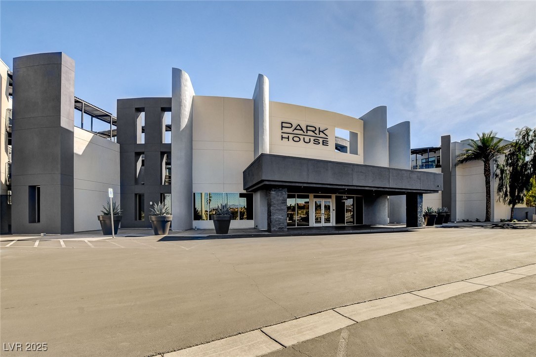 8925 W Flamingo Road 111