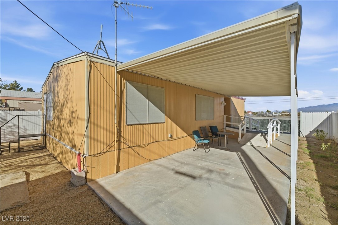 221 W Comstock Circle