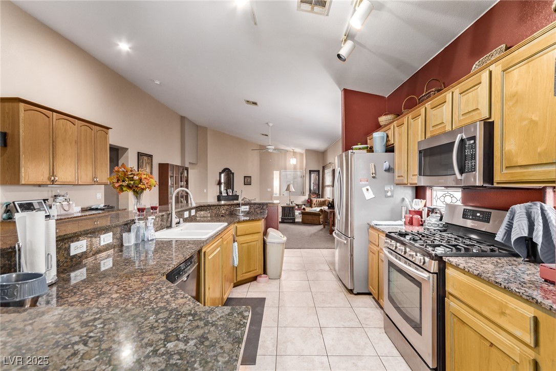 8233 Valley Stream Avenue, Las Vegas, Nevada image 19