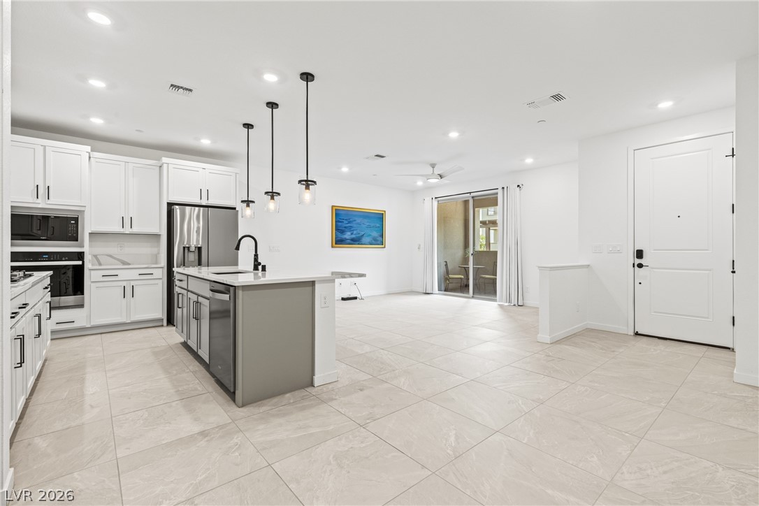 11395 Peak Landing Avenue