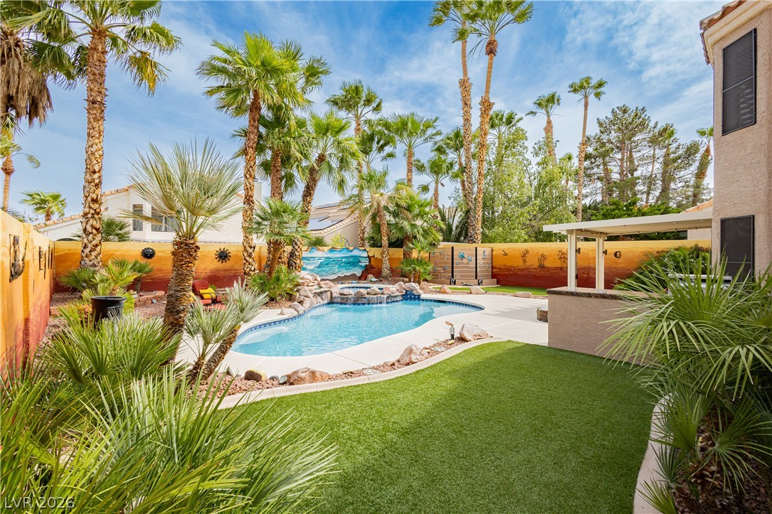 2212 Sapphire Valley Street