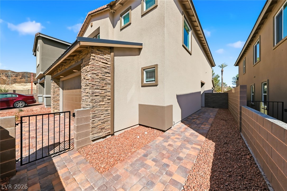 1752 Strada Nathan