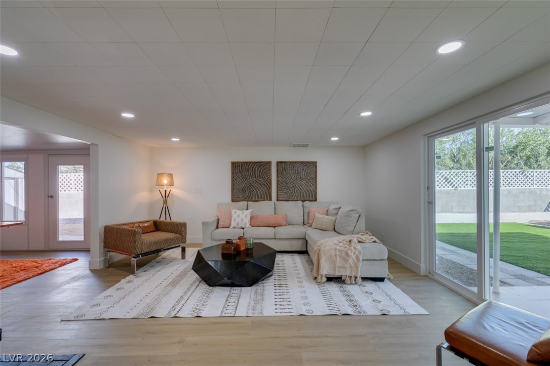 1914 La Vante Avenue