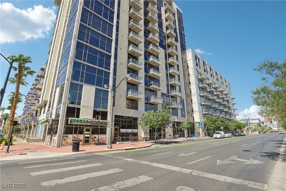 353 E Bonneville Avenue 806