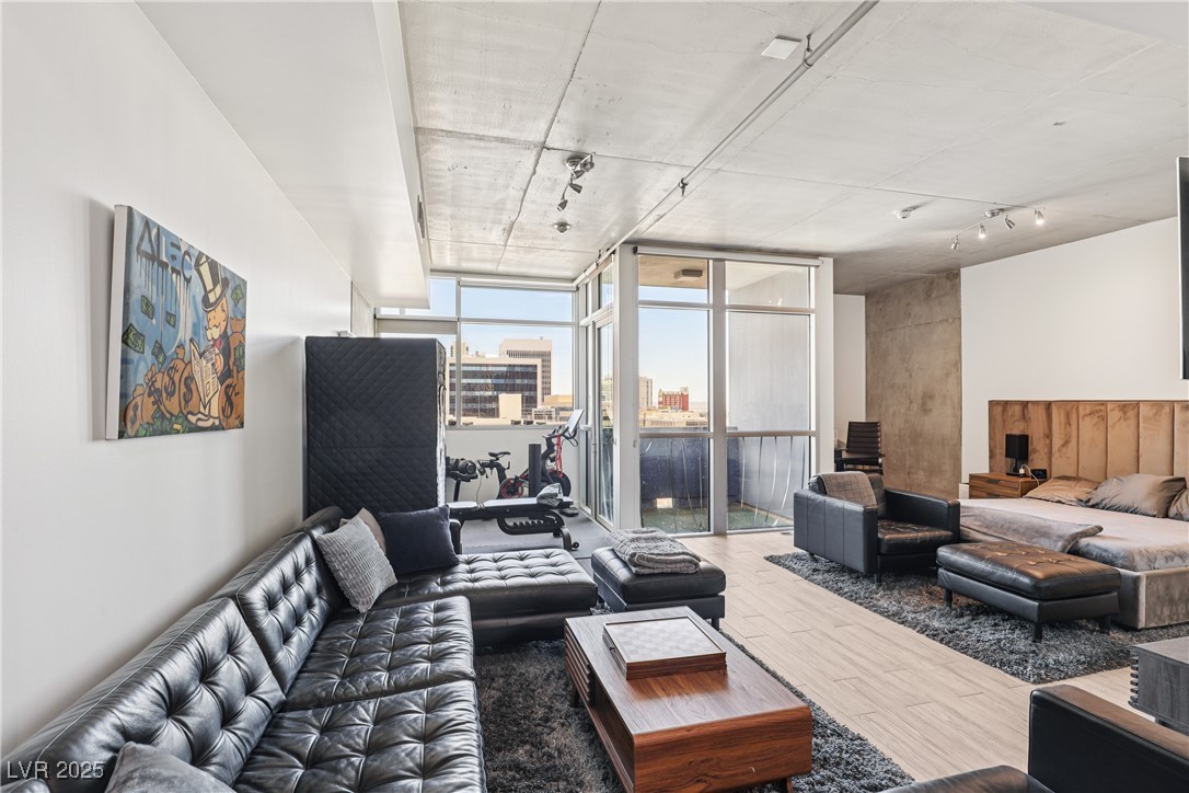 353 E Bonneville Avenue 806