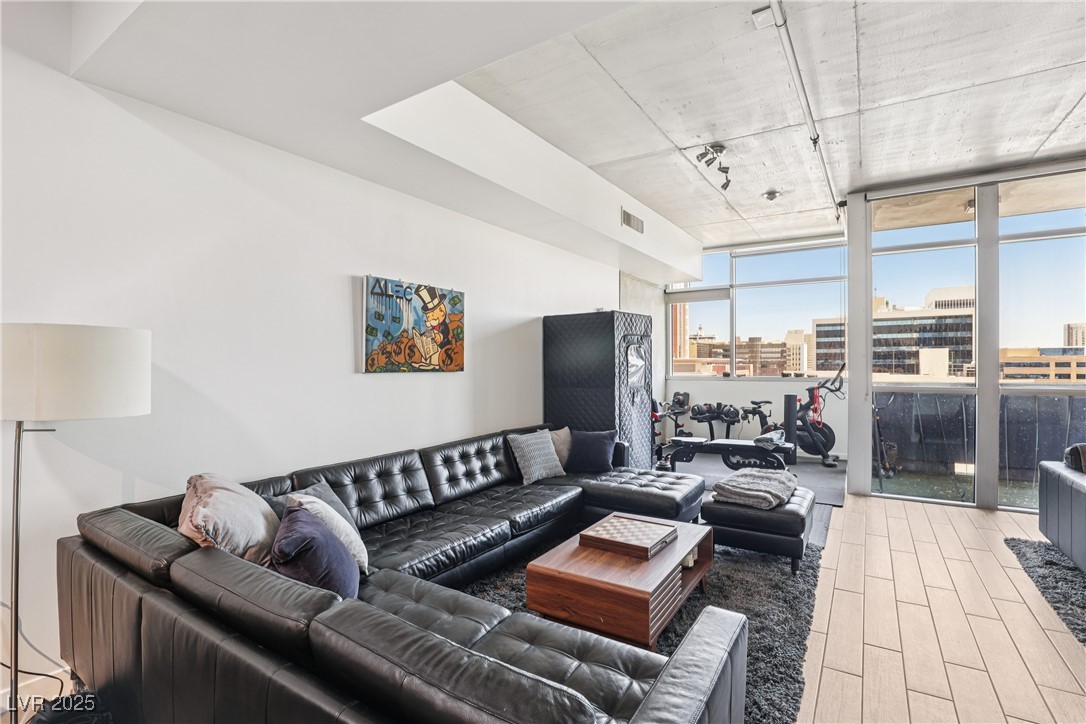 353 E Bonneville Avenue 806