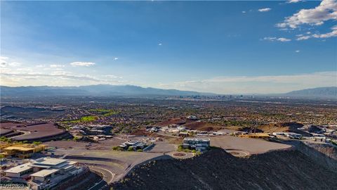 Photo of 10 Wanderlust Court, Henderson, NV 89012 (MLS # 2528918)