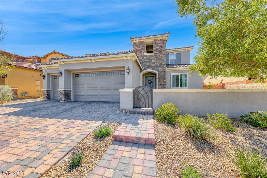 2101 Canvas Edge Drive, Henderson, Nevada image 2