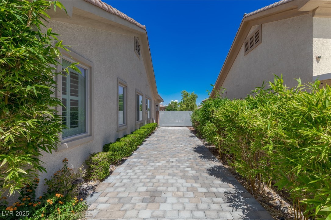 Las Vegas, Nevada 89139, United States, 5 Bedrooms Bedrooms, ,5 BathroomsBathrooms,Residential,Active,250094