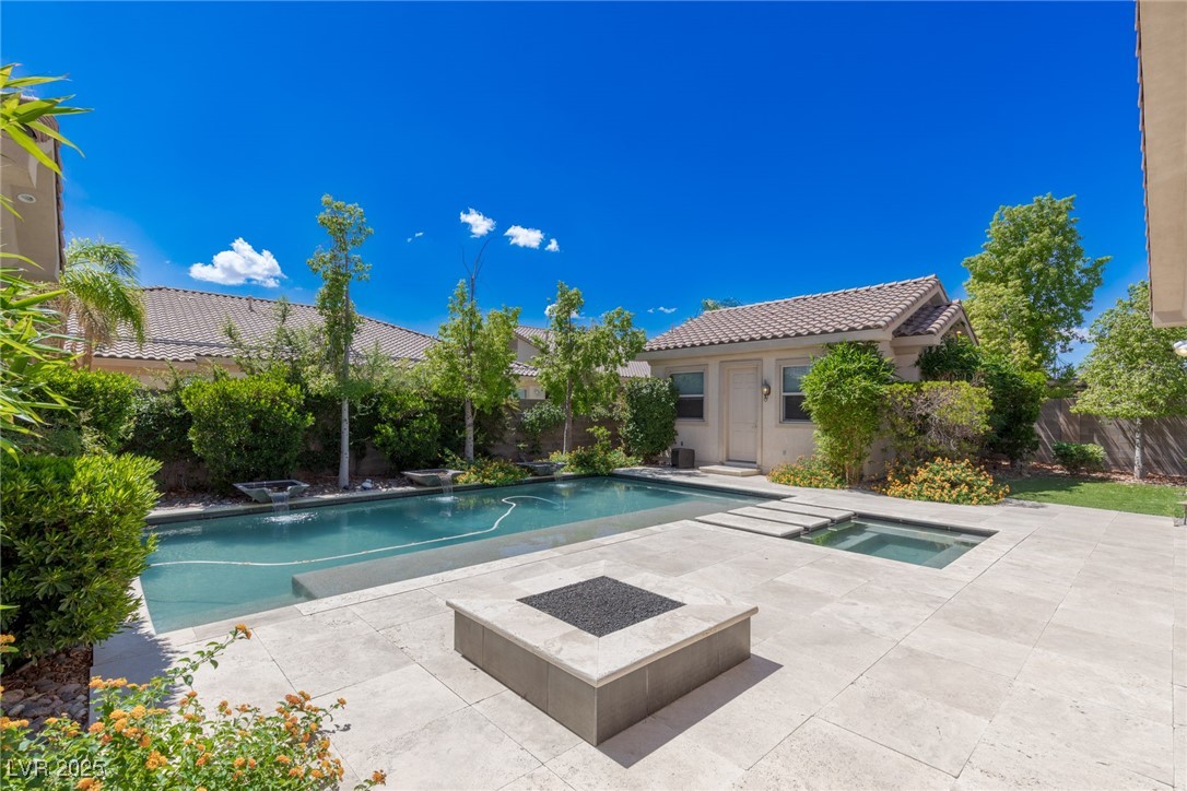 Las Vegas, Nevada 89139, United States, 5 Bedrooms Bedrooms, ,5 BathroomsBathrooms,Residential,Active,250094