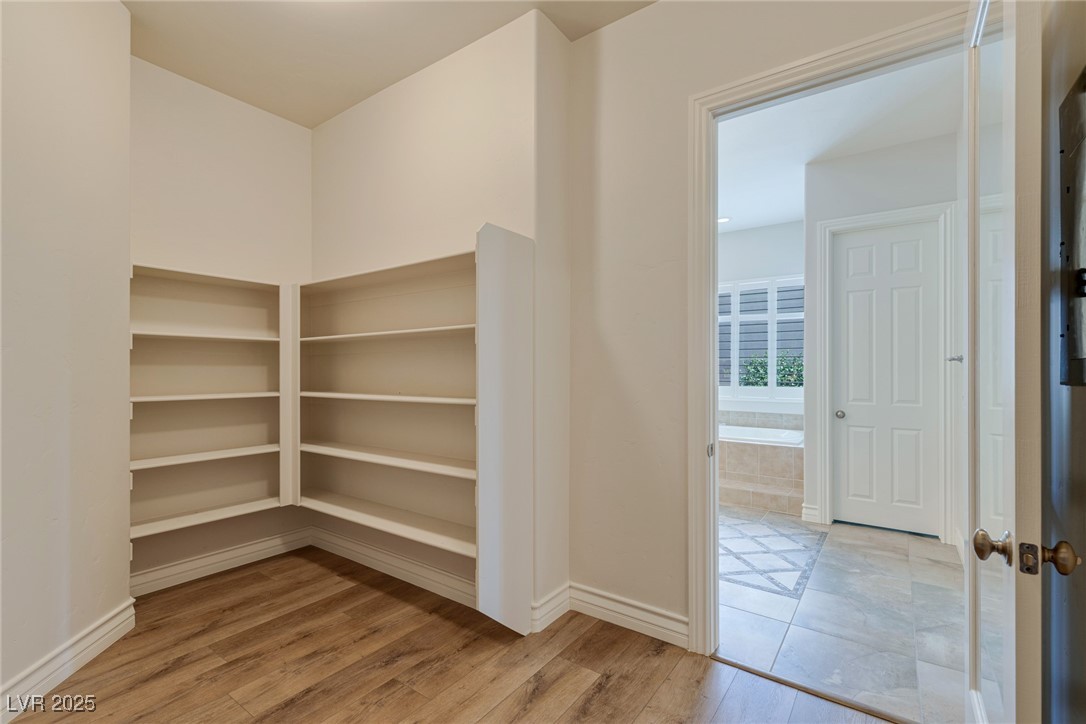 Las Vegas, Nevada 89139, United States, 5 Bedrooms Bedrooms, ,5 BathroomsBathrooms,Residential,Active,250094