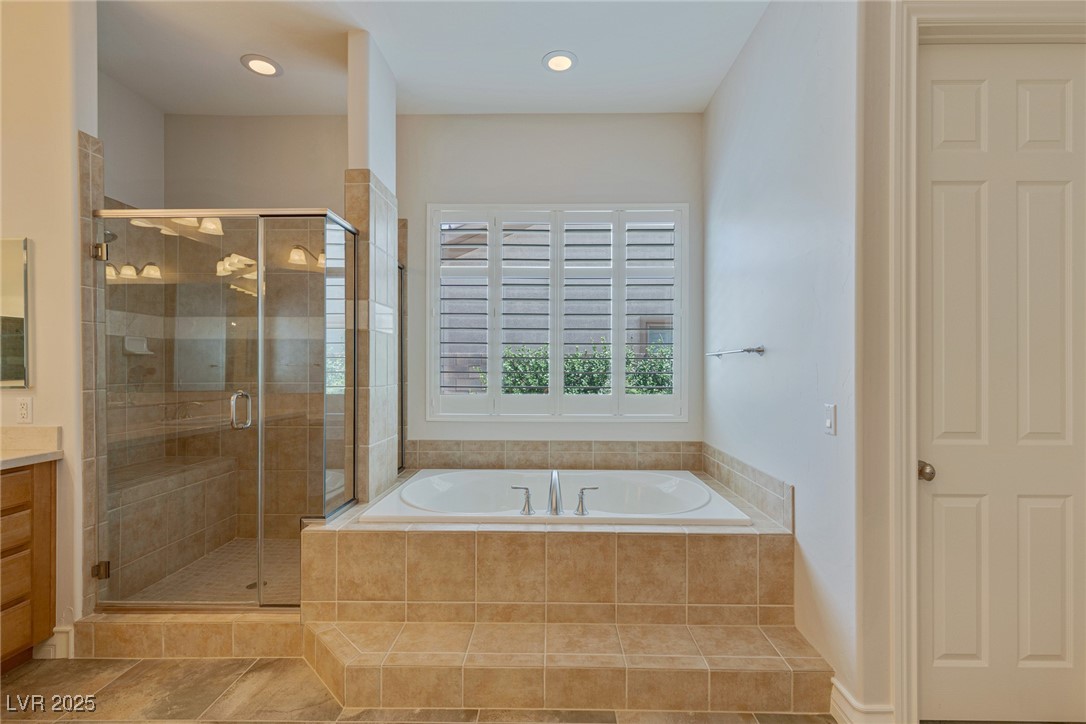 Las Vegas, Nevada 89139, United States, 5 Bedrooms Bedrooms, ,5 BathroomsBathrooms,Residential,Active,250094