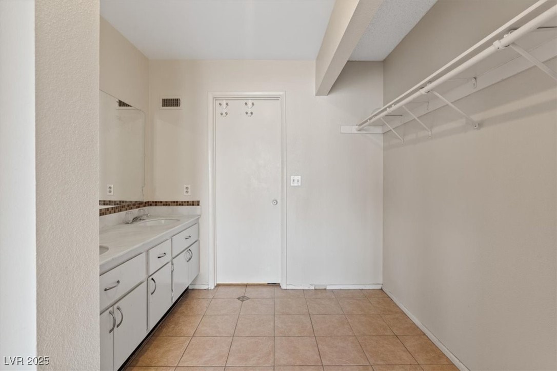 Las Vegas, Nevada 89119, United States, 3 Bedrooms Bedrooms, ,3 BathroomsBathrooms,Residential,Active,153663