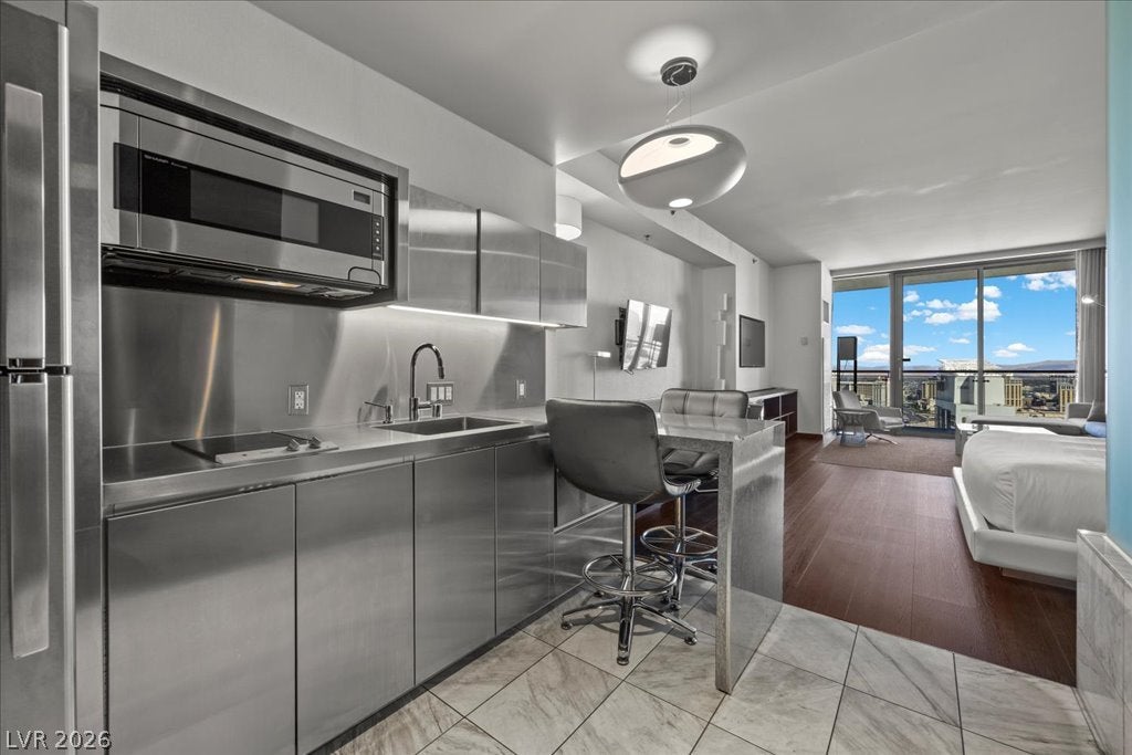 4381 W Flamingo Road 5112