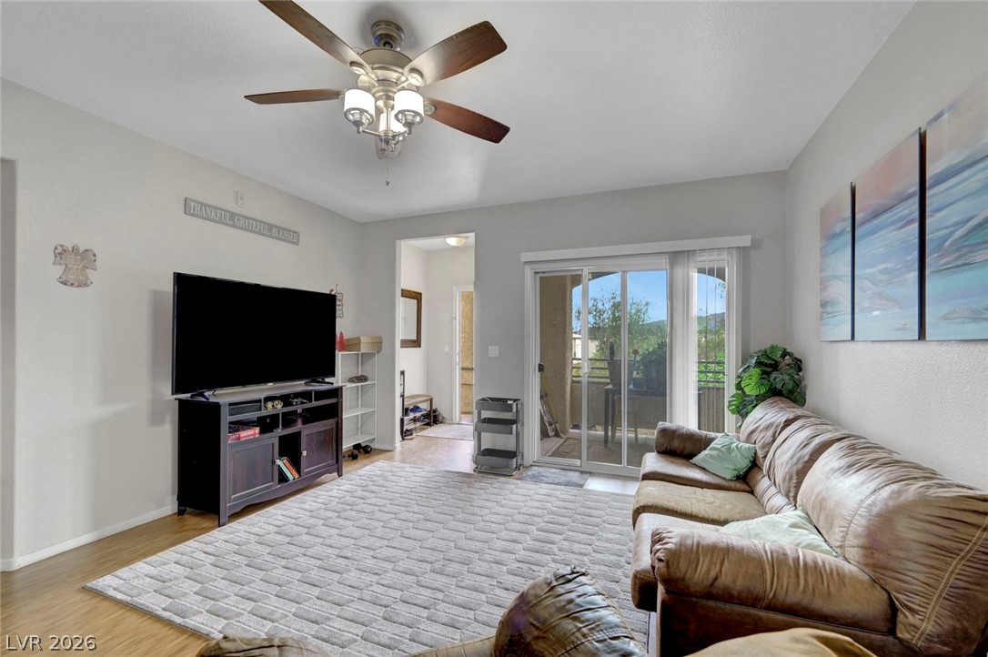 2291 W Horizon Ridge Parkway 10256