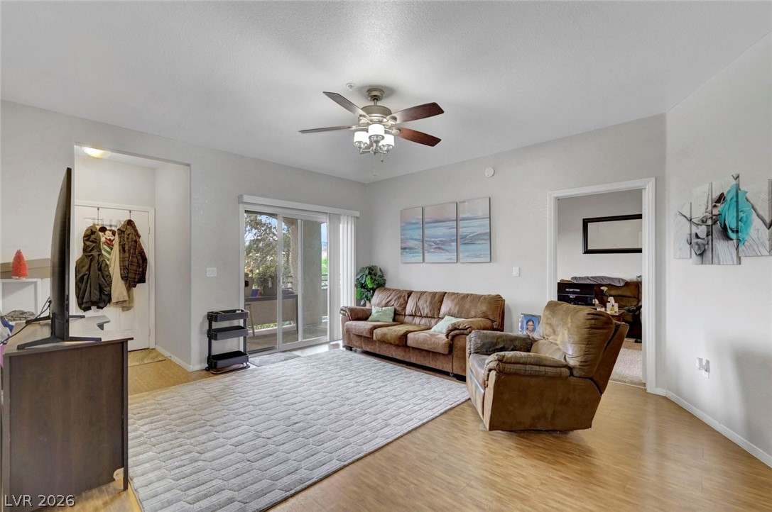 2291 W Horizon Ridge Parkway 10256