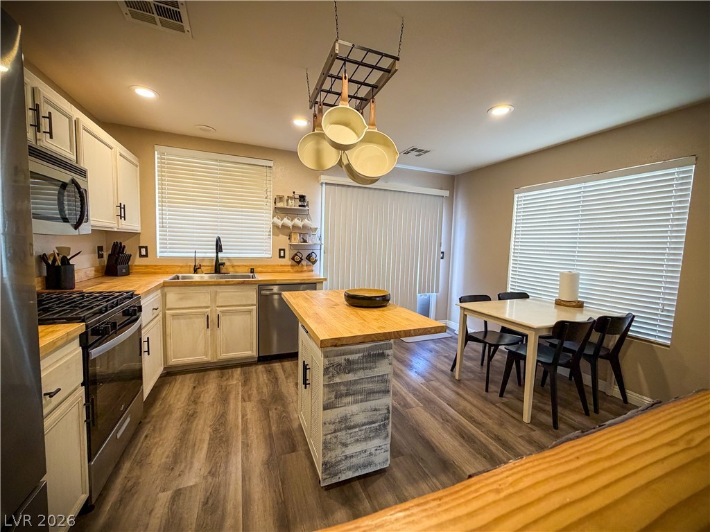 8572 Shady Pines Drive