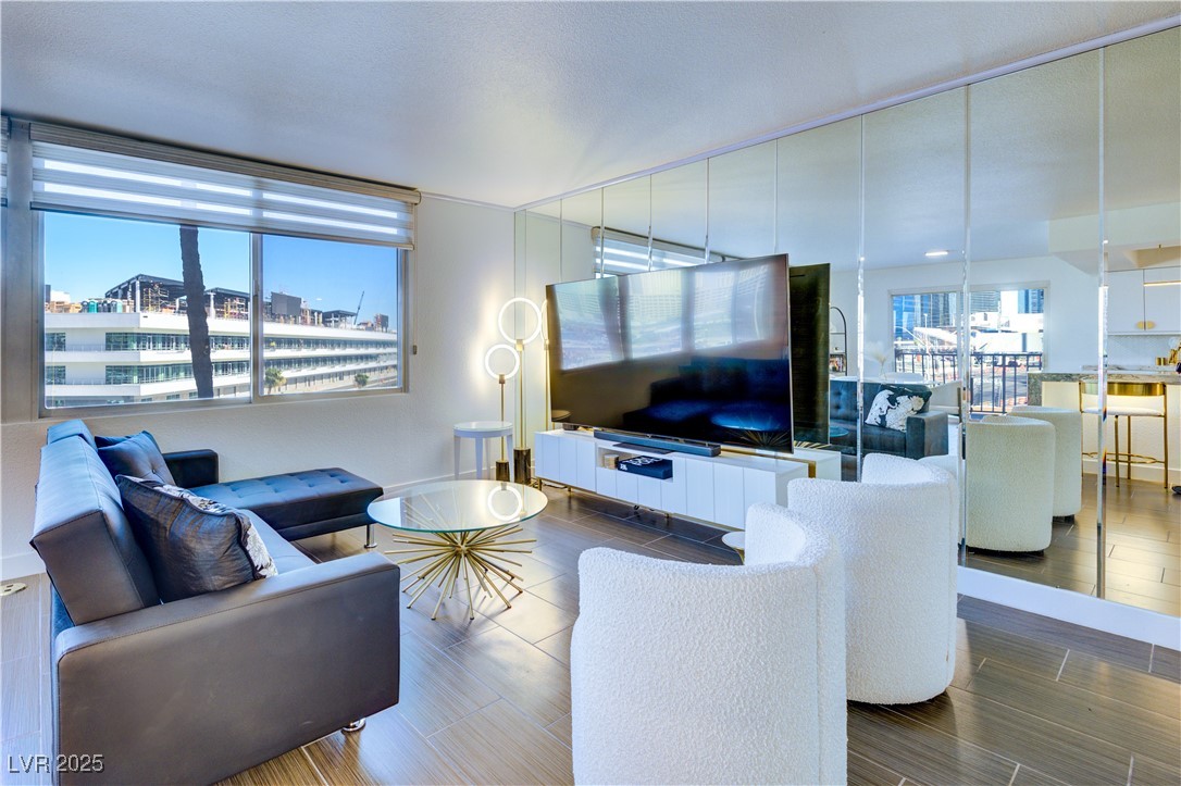 205 E Harmon Avenue 406