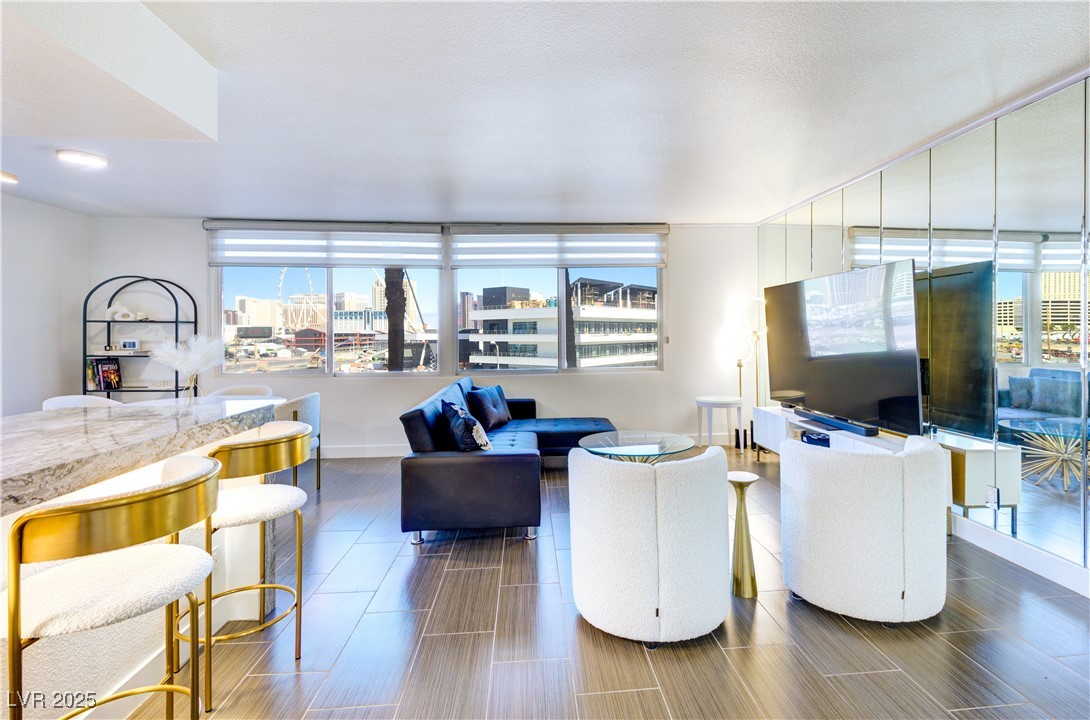 205 E Harmon Avenue 406