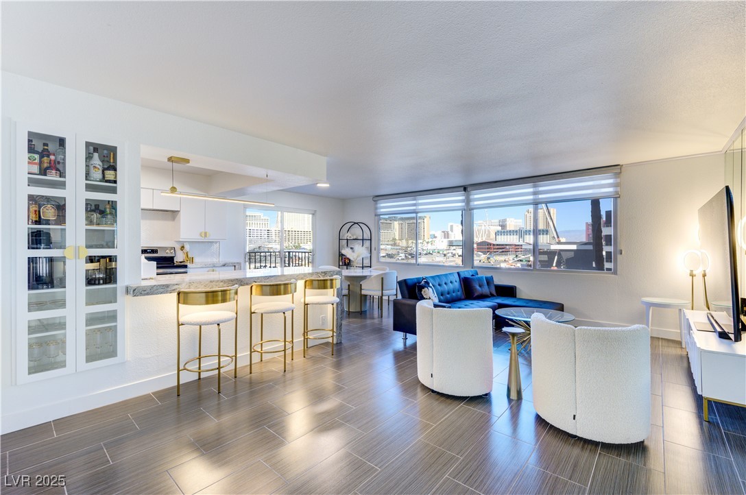 205 E Harmon Avenue 406