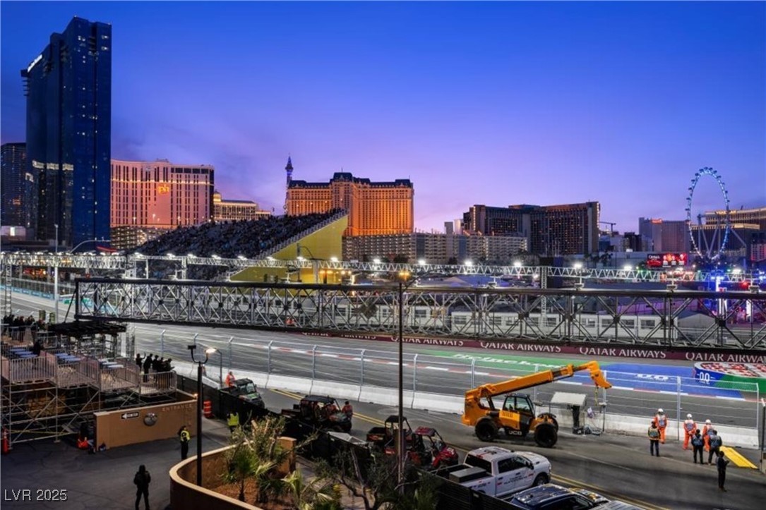 205 E Harmon Avenue 406