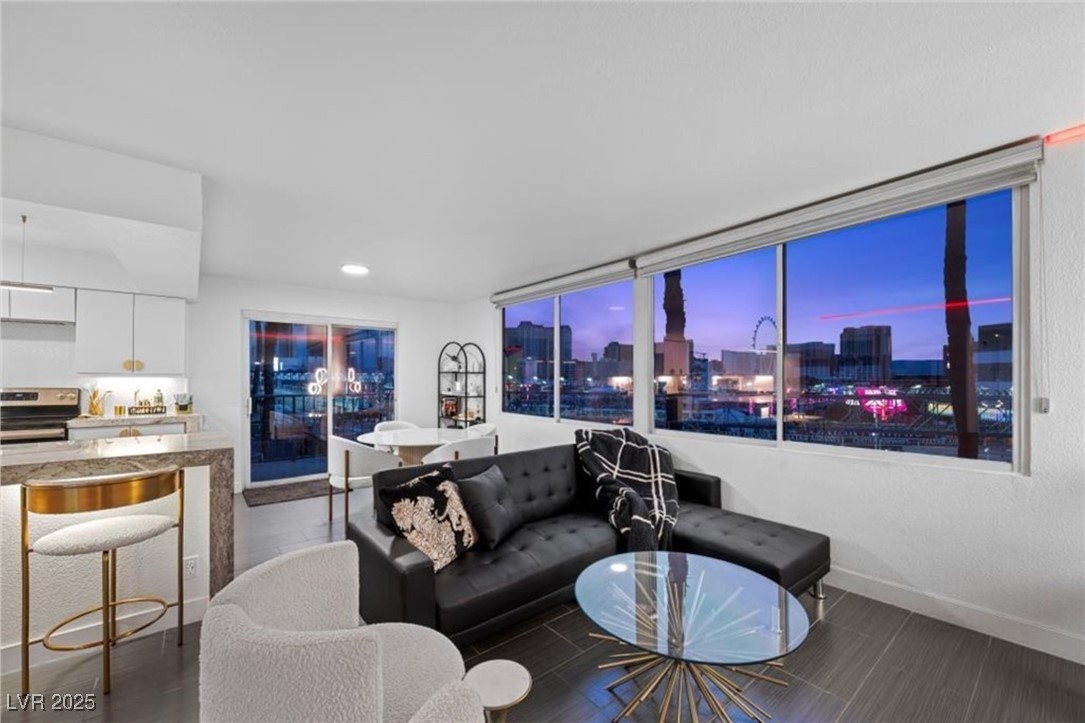 205 E Harmon Avenue 406