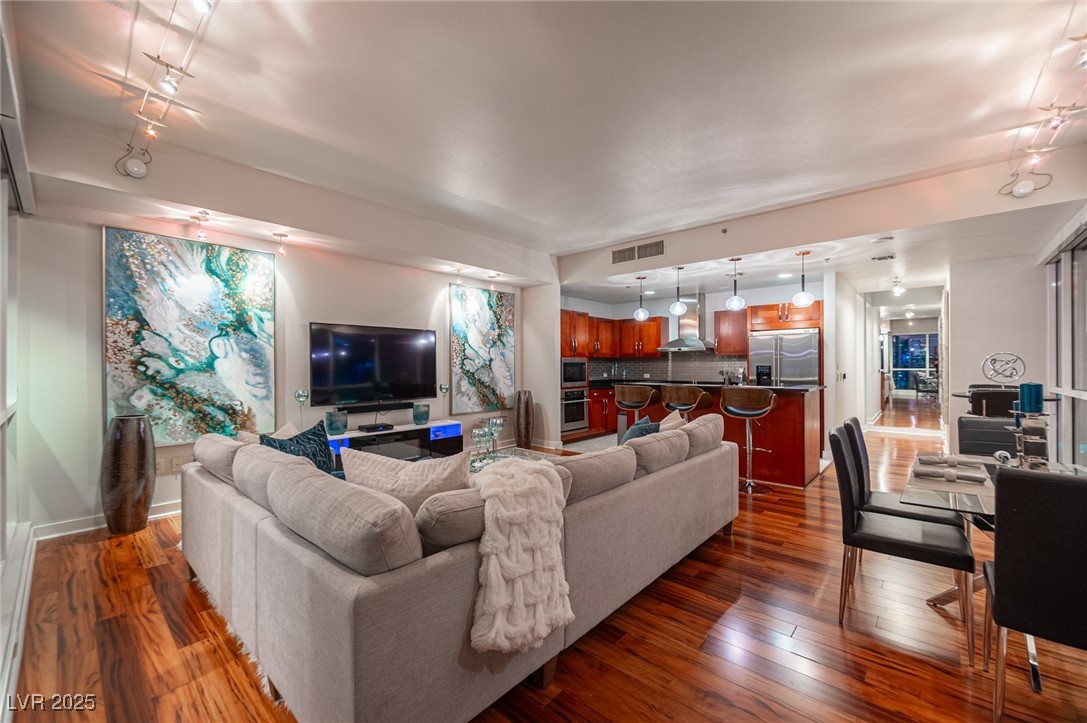 4525 Dean Martin Drive 1000