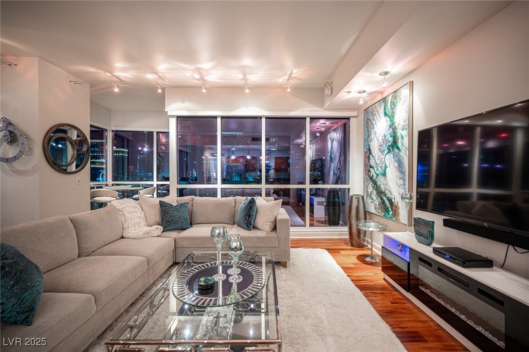 4525 Dean Martin Drive 1000