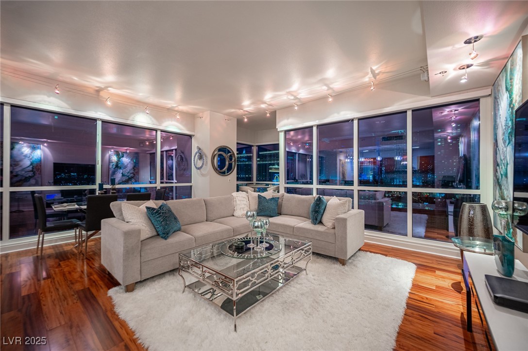 4525 Dean Martin Drive 1000