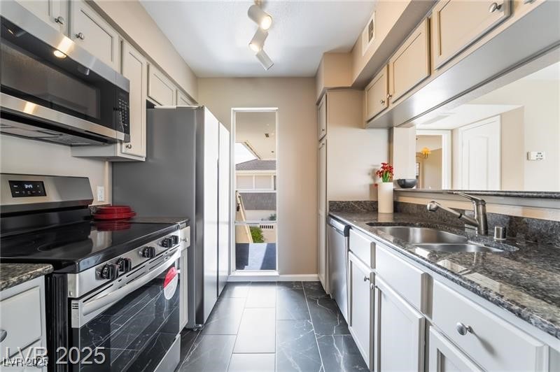 778 Oakmont Avenue 312