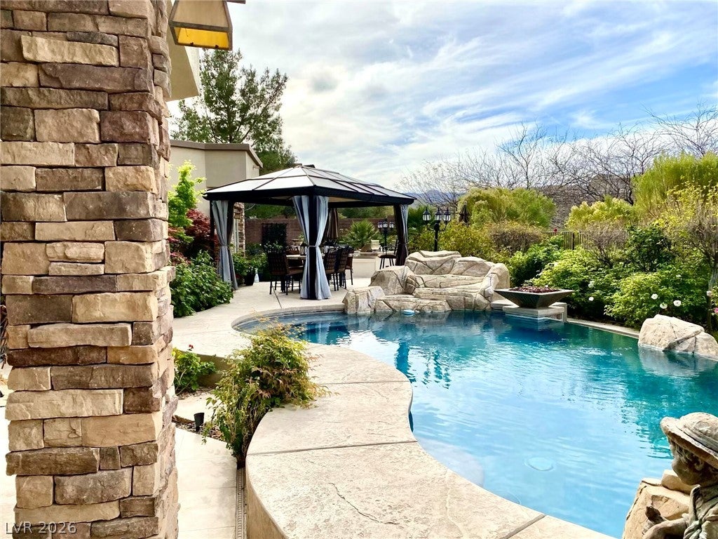 52 Soaring Bird Court
