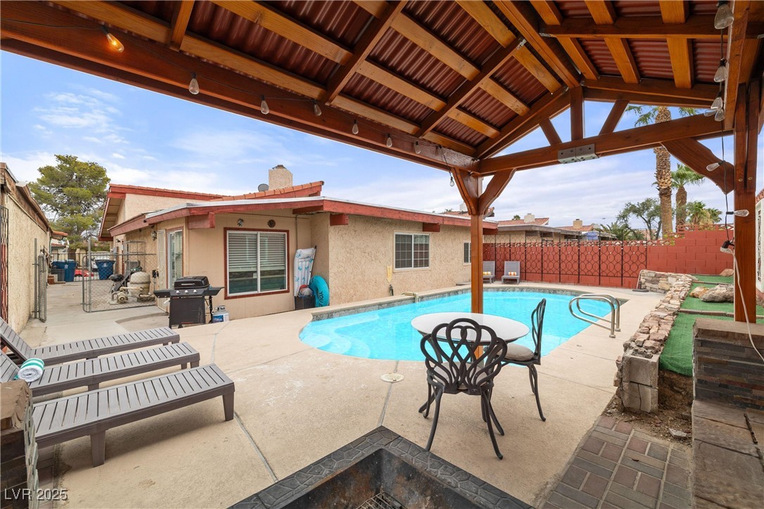 Las Vegas, Nevada 89102, United States, 4 Bedrooms Bedrooms, ,3 BathroomsBathrooms,Residential,Active,197531