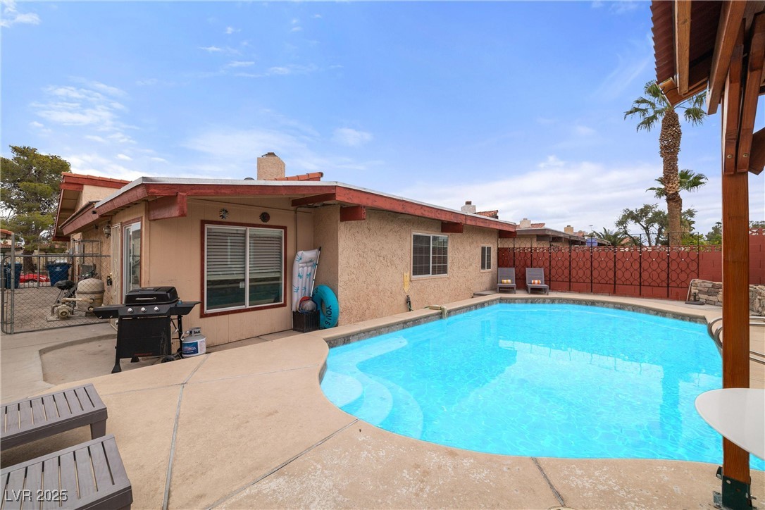Las Vegas, Nevada 89102, United States, 4 Bedrooms Bedrooms, ,3 BathroomsBathrooms,Residential,Active,197531