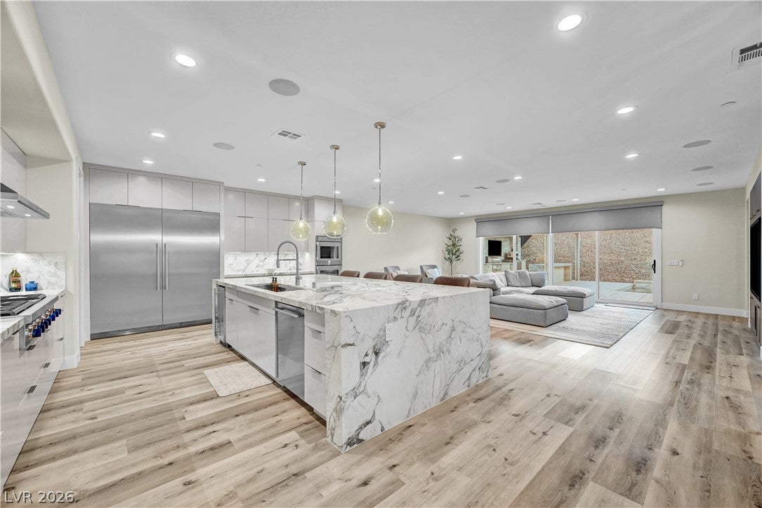 4709 Amazing View Street