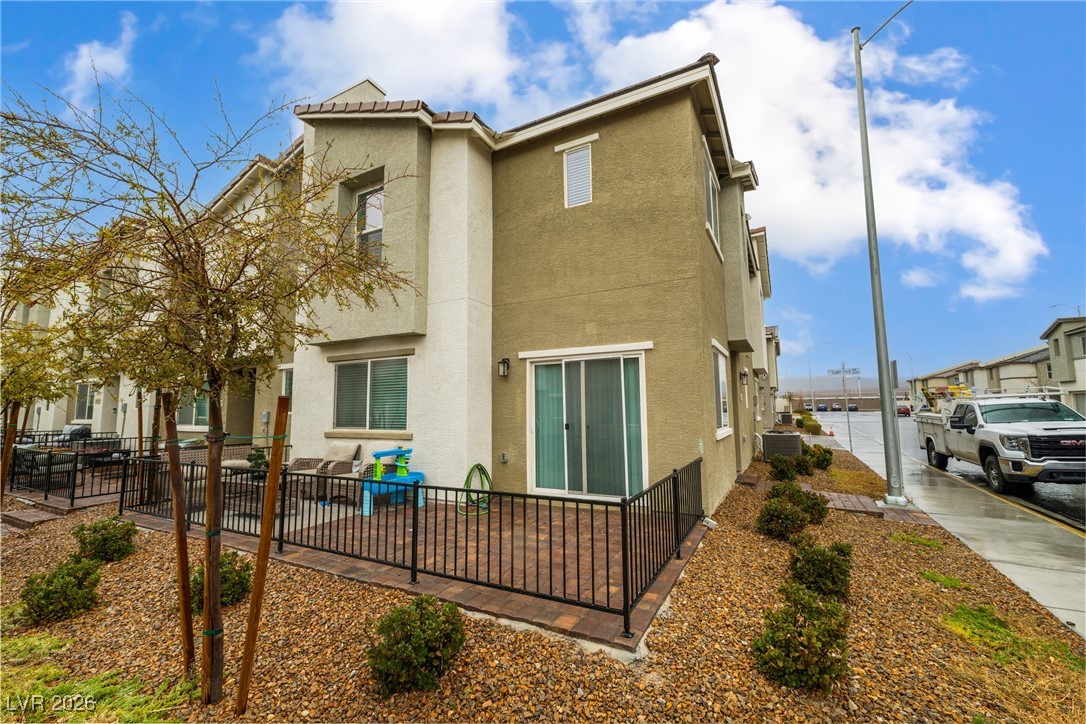 2681 Tuxedo Black Court