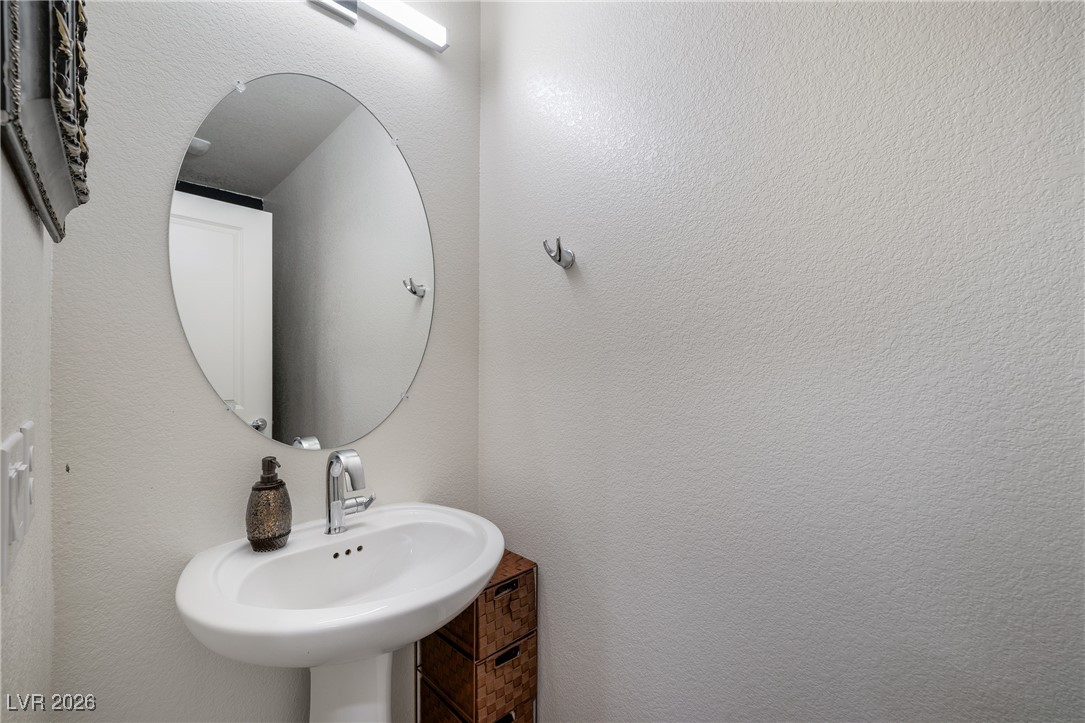 2681 Tuxedo Black Court