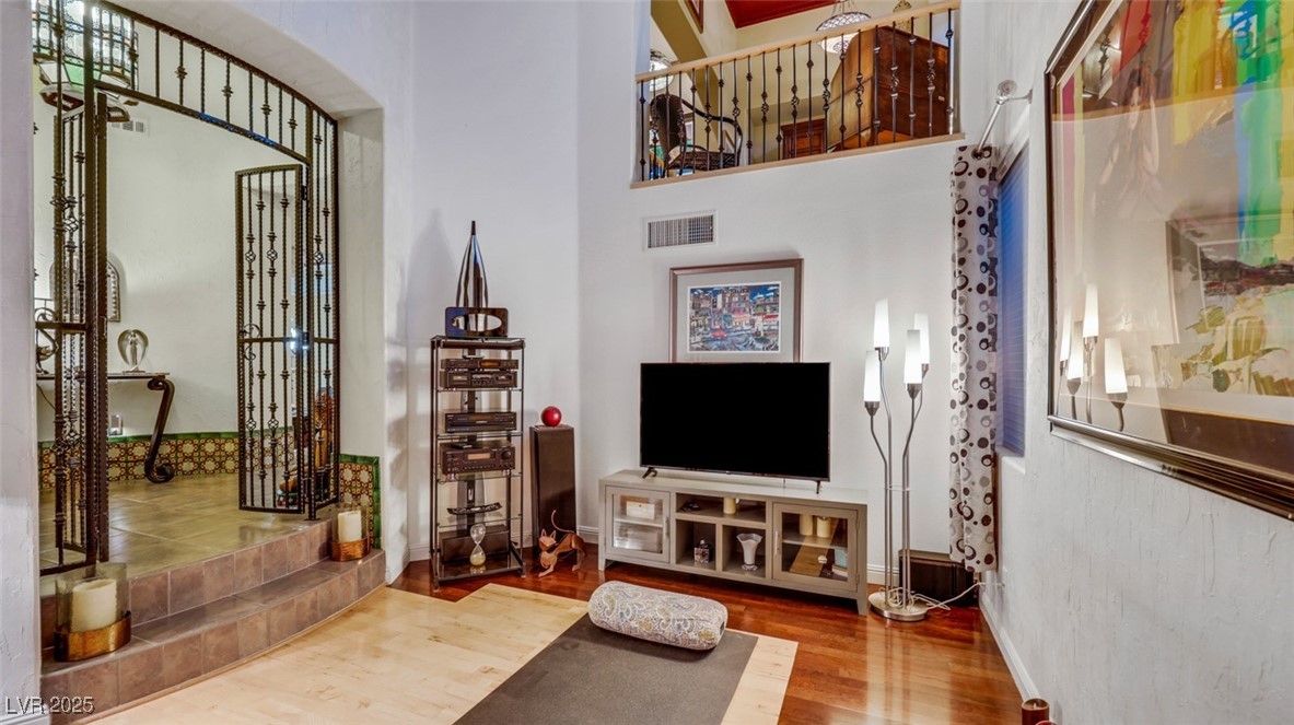 Las Vegas, Nevada 89141, United States, 5 Bedrooms Bedrooms, ,5 BathroomsBathrooms,Residential,Active,201655