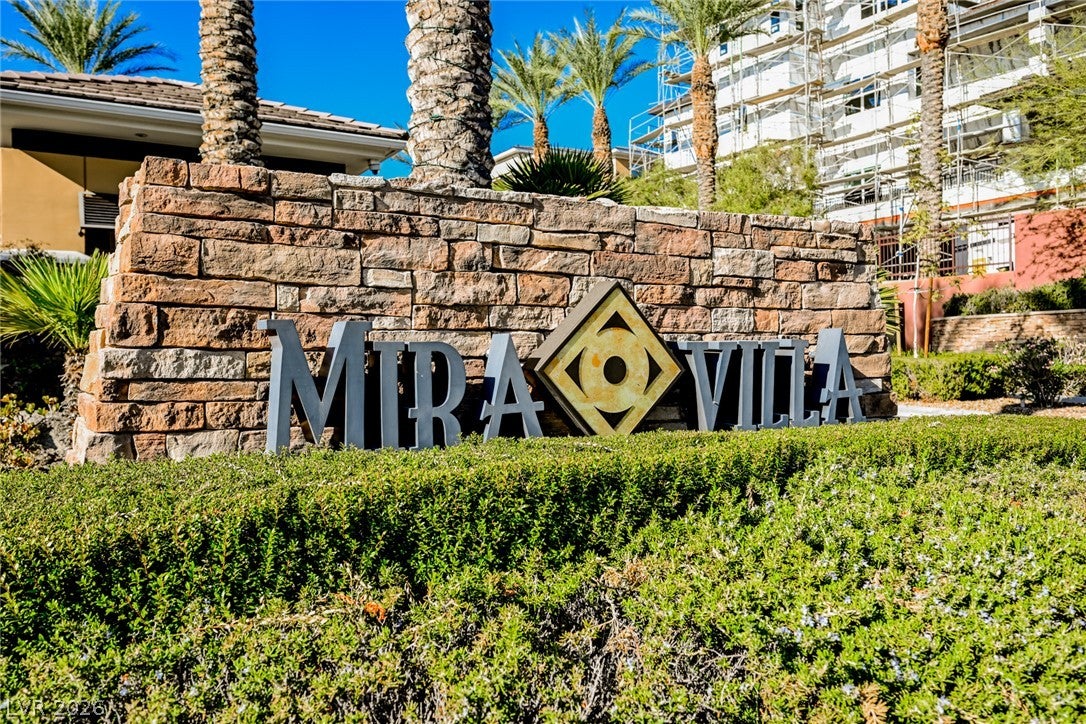 9200 S Las Manaitas Avenue 202