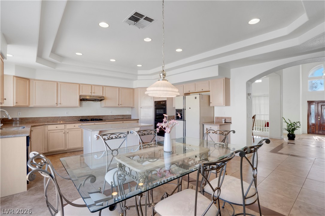 6628 Secluded Avenue