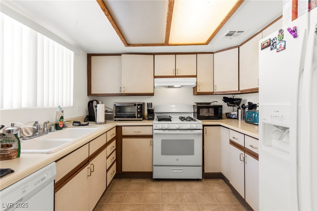 165 Spinnaker Drive, Henderson, Nevada image 2