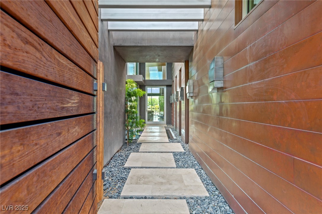 8 Meadowhawk Lane