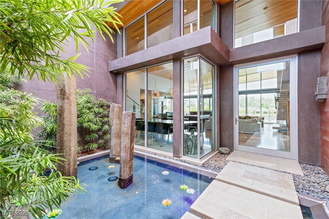 8 Meadowhawk Lane
