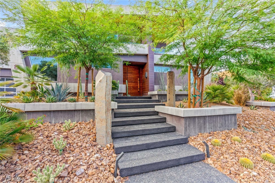 8 Meadowhawk Lane