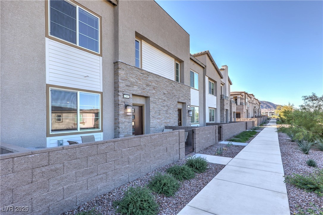 268 Walsh Peak Avenue