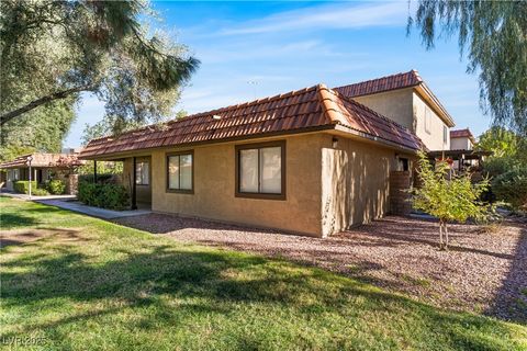 Photo of 735 Apple Tree Court, Henderson, NV 89014 (MLS # 2739742)