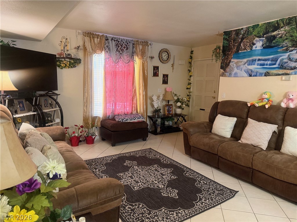 6033 Vegas Drive