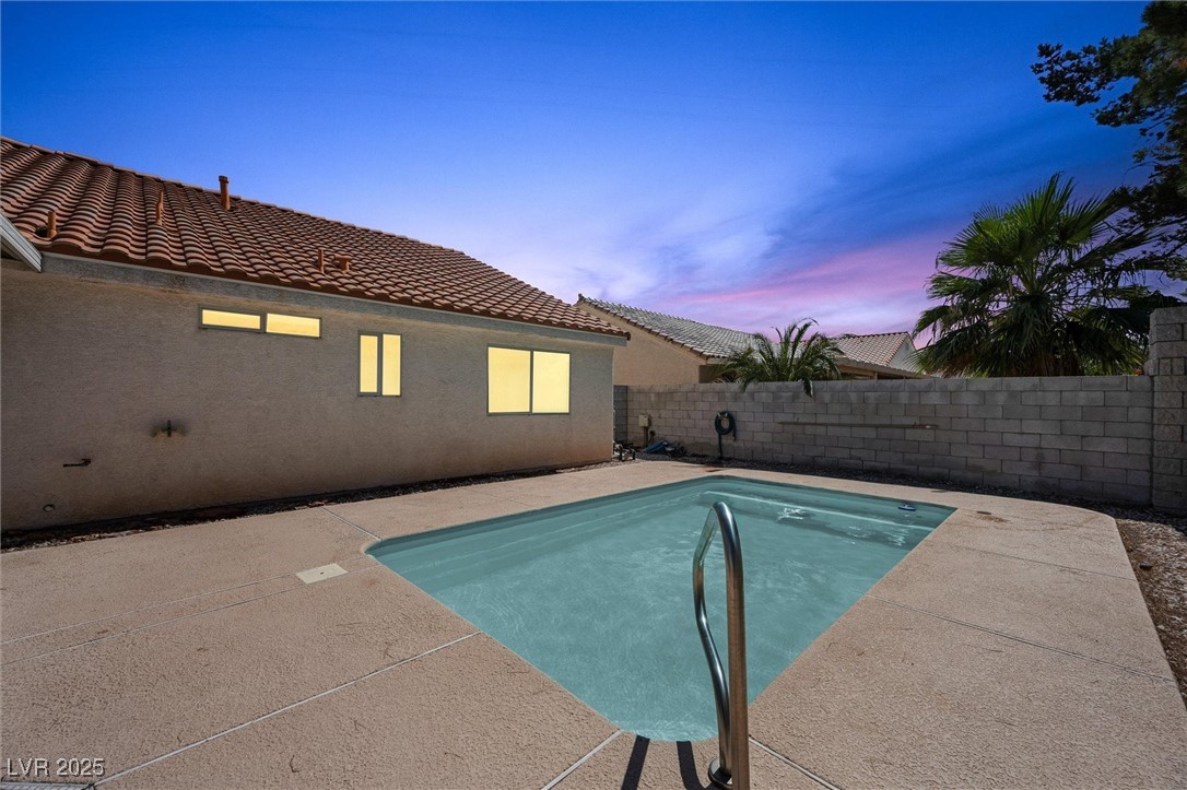 Las Vegas, Nevada 89122, United States, 4 Bedrooms Bedrooms, ,2 BathroomsBathrooms,Residential,Active,239287