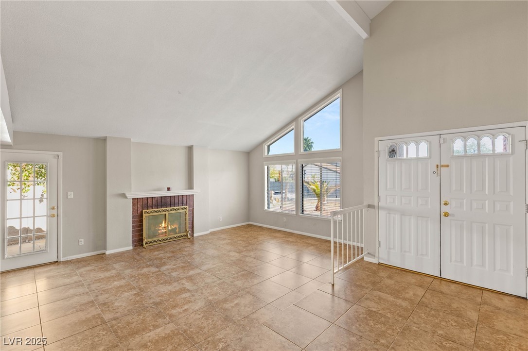 Properties 3 325 Esquina Drive
