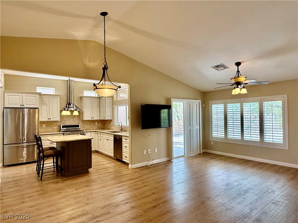 Las Vegas, Nevada 89134, United States, 2 Bedrooms Bedrooms, ,2 BathroomsBathrooms,Residential,Active,198125