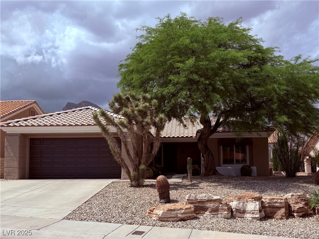 Las Vegas, Nevada 89134, United States, 2 Bedrooms Bedrooms, ,2 BathroomsBathrooms,Residential,Active,198125